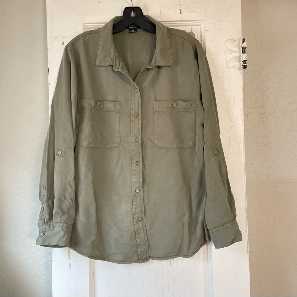 Social Standard by Sanctuary Olive Green Button Down Shirtless